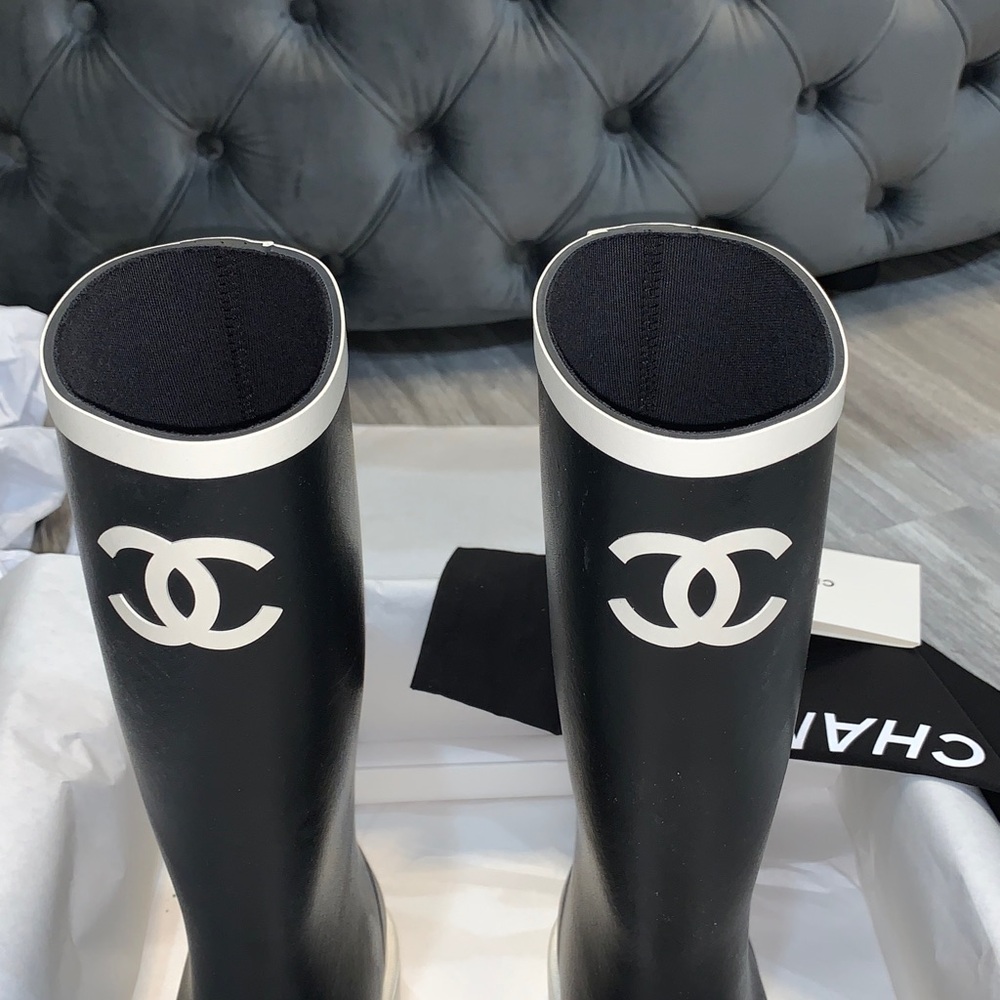 AUTHENTIC 2025 CHANEL Black and Cream Logo Rain Boots BRAND NEW 37 receipt - Picture 13 of 17